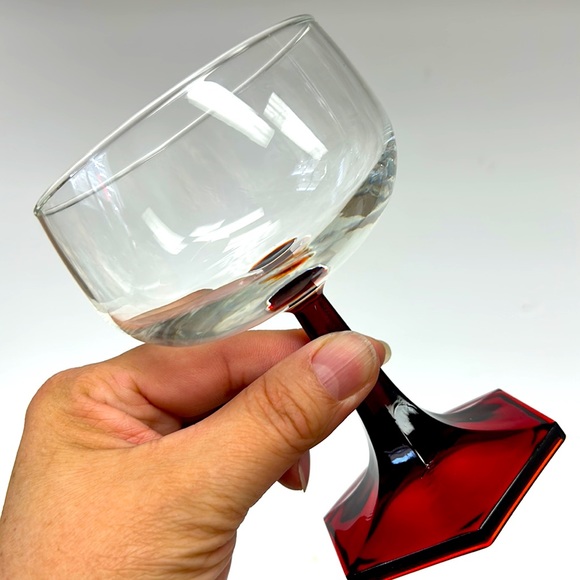 Mid Century Modern pair of “Luminarc France” red stem wine glasses - Picture 2 of 7